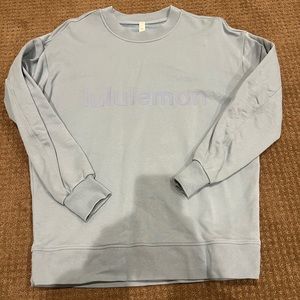 LULULEMON Women’s crewneck. Size 4.